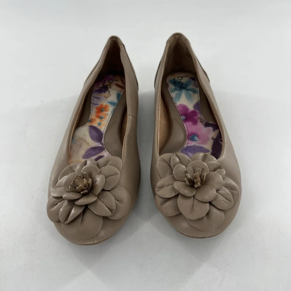Born Concepts BOC Ballet Flats Womens 7 M Leather Nude‎ Beige Tan 3D Flower